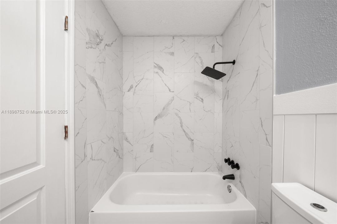 合同活跃: $249,900 (3 贝兹, 2 浴室, 0 平方英尺)