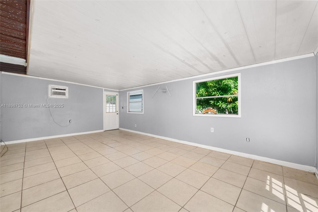 合同活跃: $249,900 (3 贝兹, 2 浴室, 0 平方英尺)