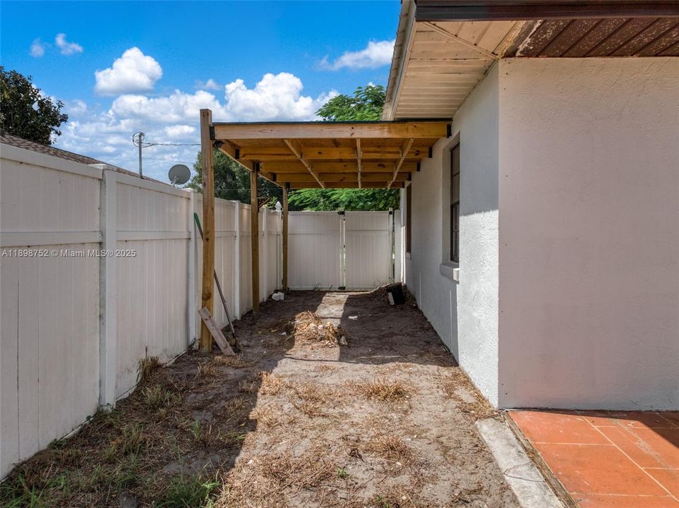 合同活跃: $249,900 (3 贝兹, 2 浴室, 0 平方英尺)