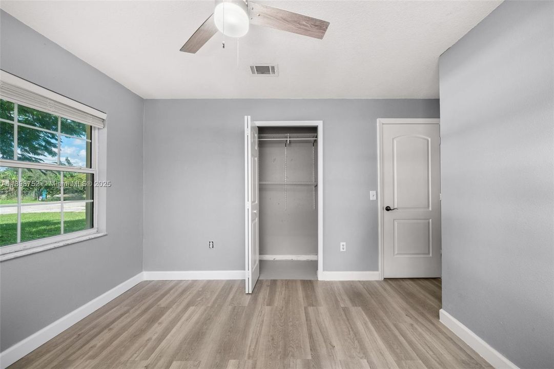 合同活跃: $249,900 (3 贝兹, 2 浴室, 0 平方英尺)