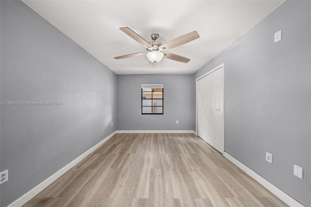 合同活跃: $249,900 (3 贝兹, 2 浴室, 0 平方英尺)