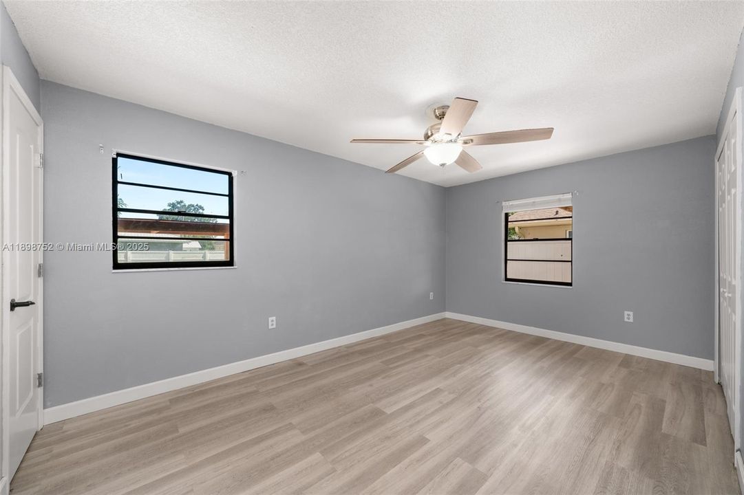 合同活跃: $249,900 (3 贝兹, 2 浴室, 0 平方英尺)