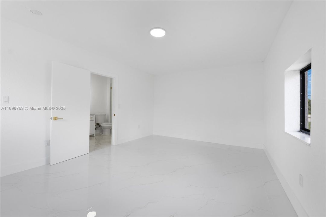 Под контрактом: $659,000 (4 спален, 3 ванн, 2132 Квадратных фут)