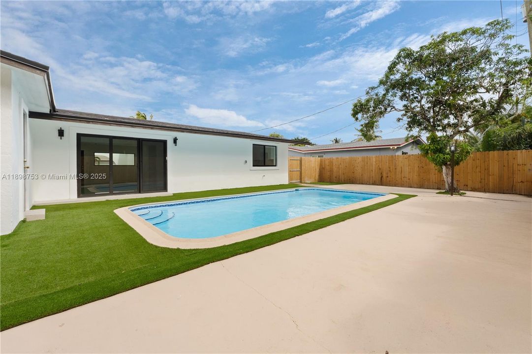 Под контрактом: $659,000 (4 спален, 3 ванн, 2132 Квадратных фут)