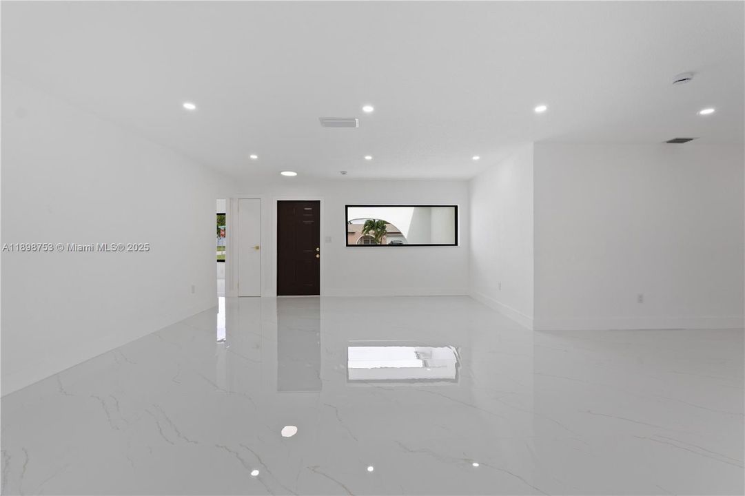 Под контрактом: $659,000 (4 спален, 3 ванн, 2132 Квадратных фут)