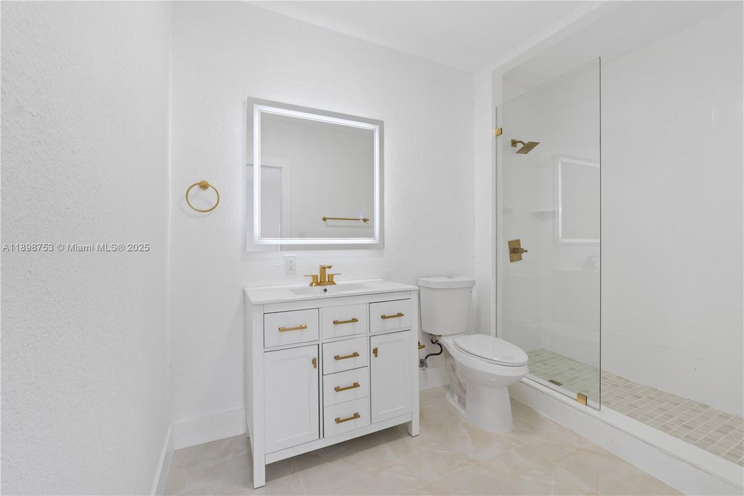 Под контрактом: $659,000 (4 спален, 3 ванн, 2132 Квадратных фут)