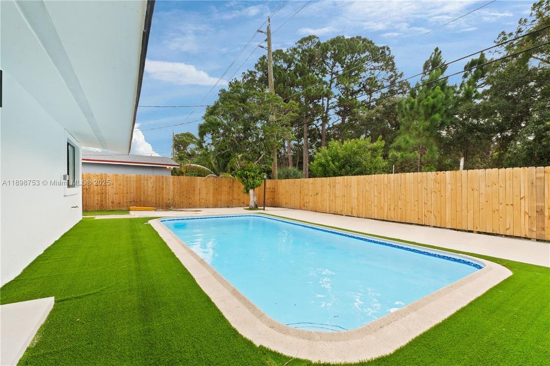 Под контрактом: $659,000 (4 спален, 3 ванн, 2132 Квадратных фут)