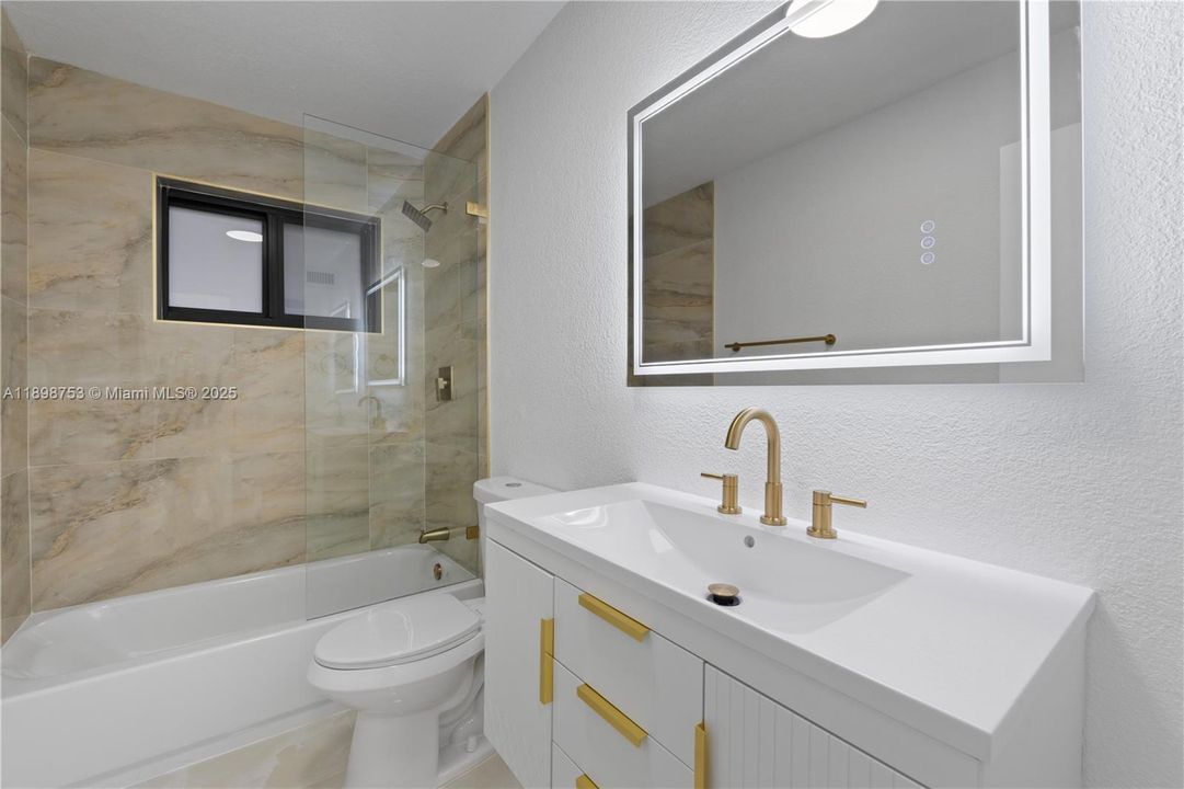 Под контрактом: $659,000 (4 спален, 3 ванн, 2132 Квадратных фут)