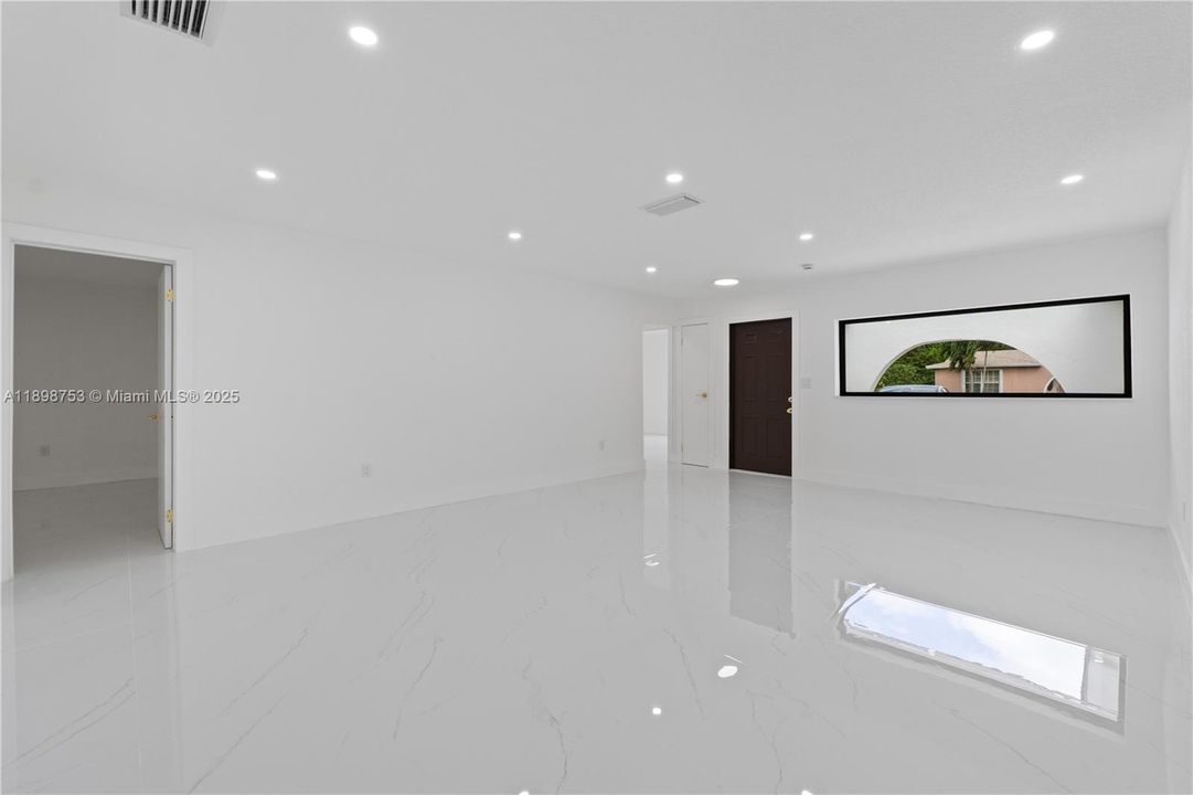 Под контрактом: $659,000 (4 спален, 3 ванн, 2132 Квадратных фут)