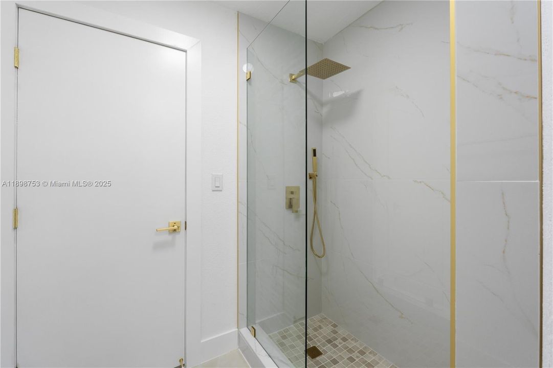 Под контрактом: $659,000 (4 спален, 3 ванн, 2132 Квадратных фут)