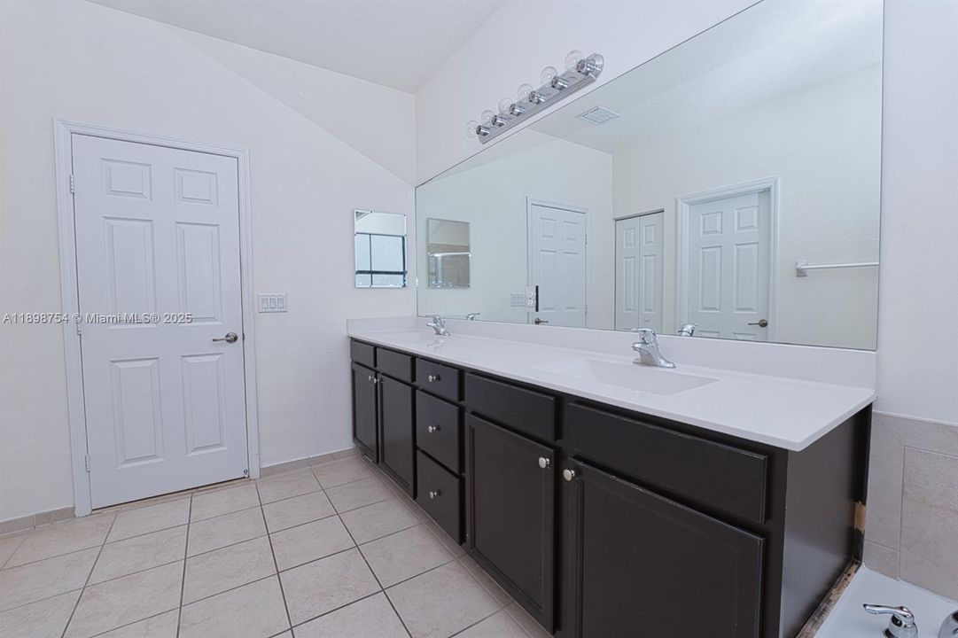 На продажу: $745,000 (4 спален, 3 ванн, 2462 Квадратных фут)