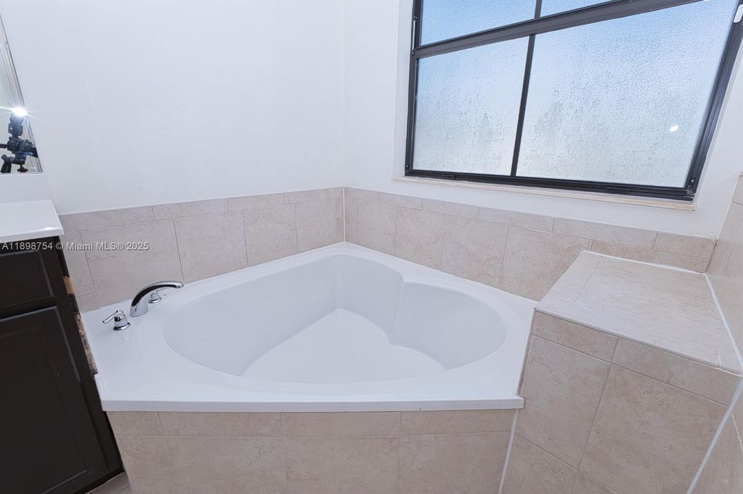 На продажу: $745,000 (4 спален, 3 ванн, 2462 Квадратных фут)