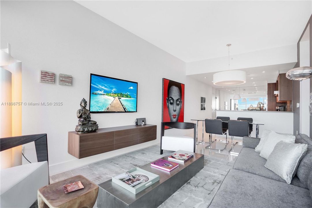 For Sale: $1,350,000 (1 beds, 1 baths, 748 Square Feet)