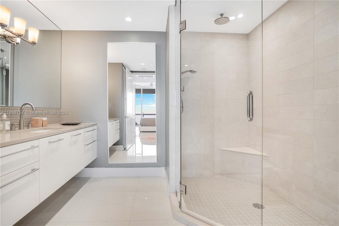 For Sale: $1,350,000 (1 beds, 1 baths, 748 Square Feet)