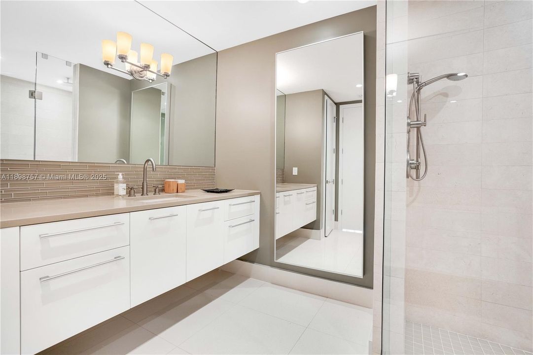 For Sale: $1,350,000 (1 beds, 1 baths, 748 Square Feet)