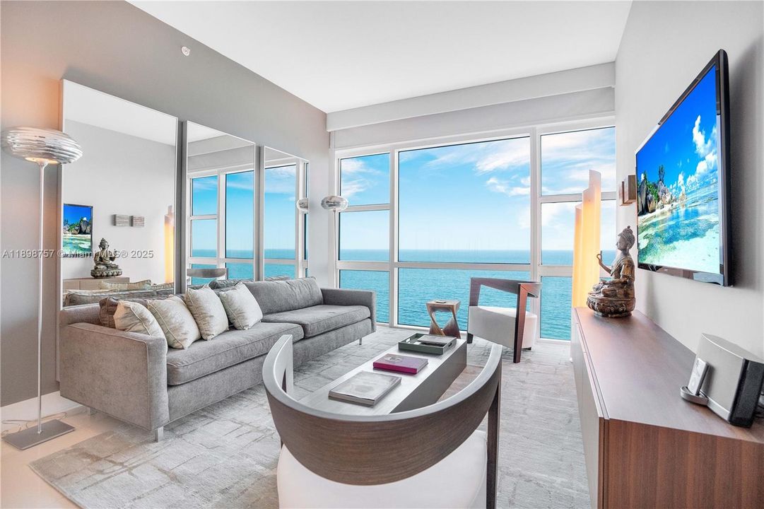 For Sale: $1,350,000 (1 beds, 1 baths, 748 Square Feet)