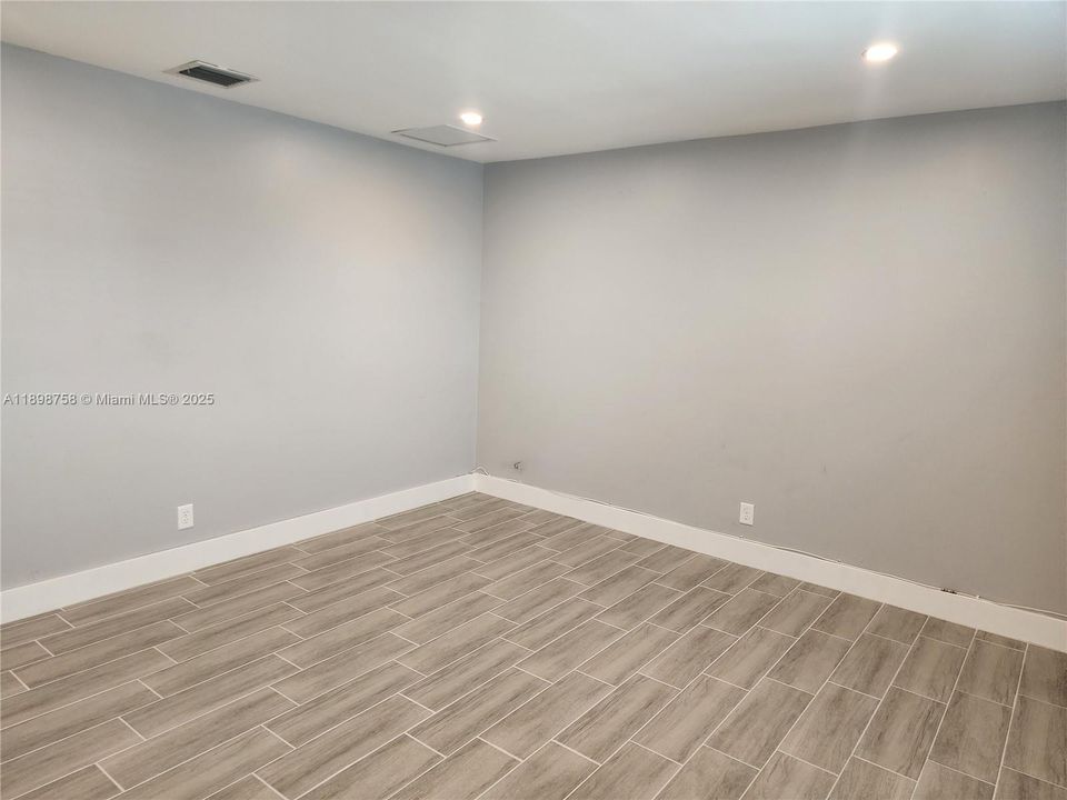 最近租的: $1,700 (1 贝兹, 1 浴室, 610 平方英尺)