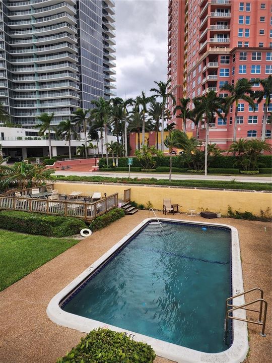 最近租的: $1,700 (1 贝兹, 1 浴室, 610 平方英尺)