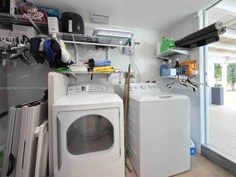 Active With Contract: $720,000 (3 beds, 2 baths, 1233 Square Feet)