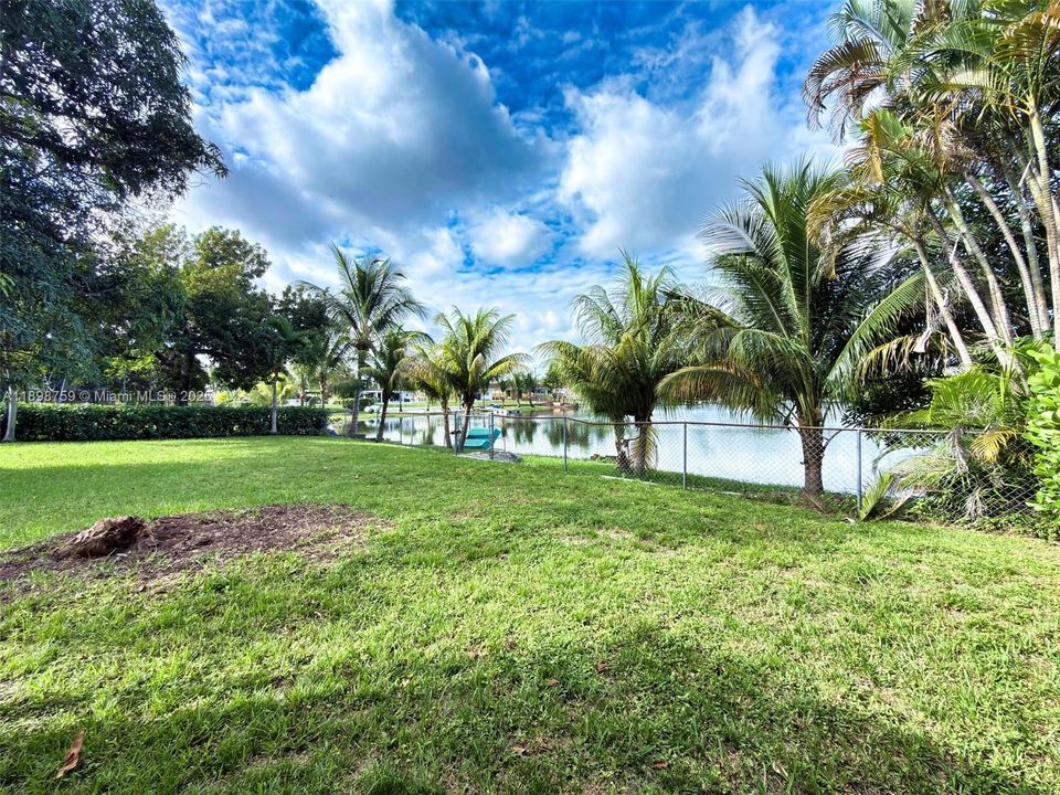 Active With Contract: $720,000 (3 beds, 2 baths, 1233 Square Feet)