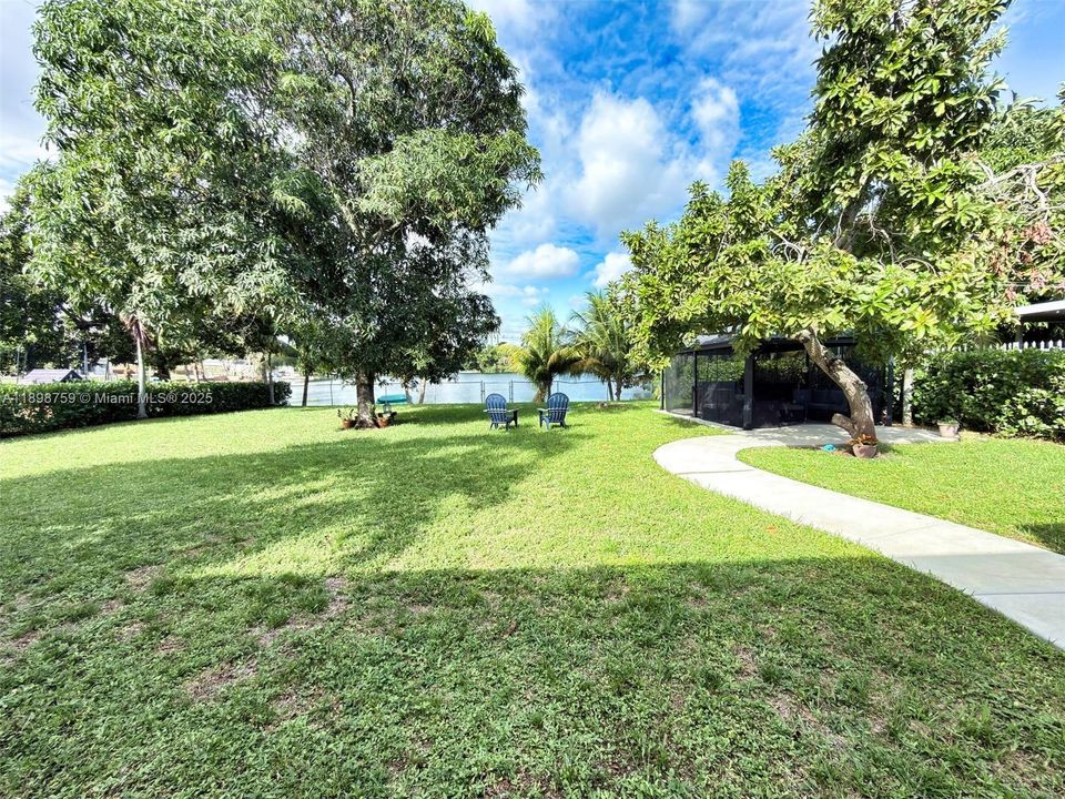 Active With Contract: $720,000 (3 beds, 2 baths, 1233 Square Feet)