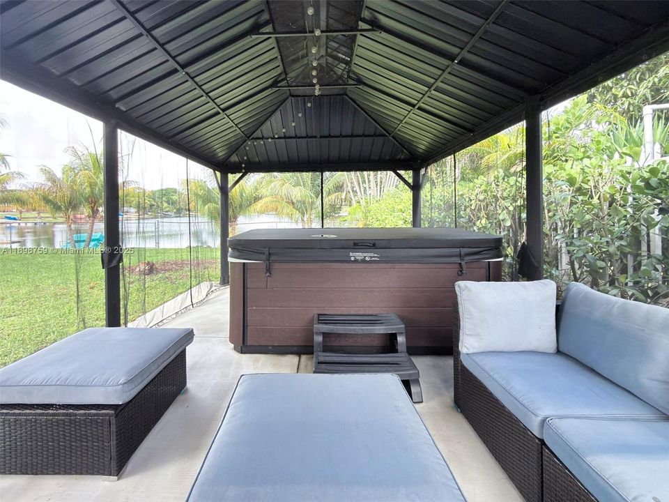 Active With Contract: $720,000 (3 beds, 2 baths, 1233 Square Feet)