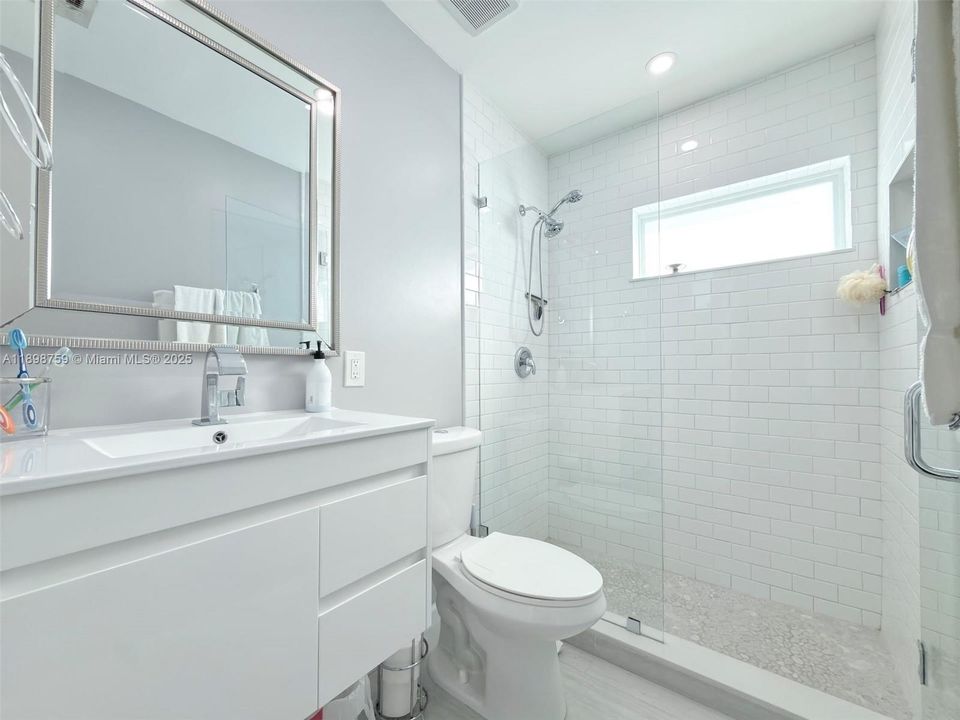 Active With Contract: $720,000 (3 beds, 2 baths, 1233 Square Feet)