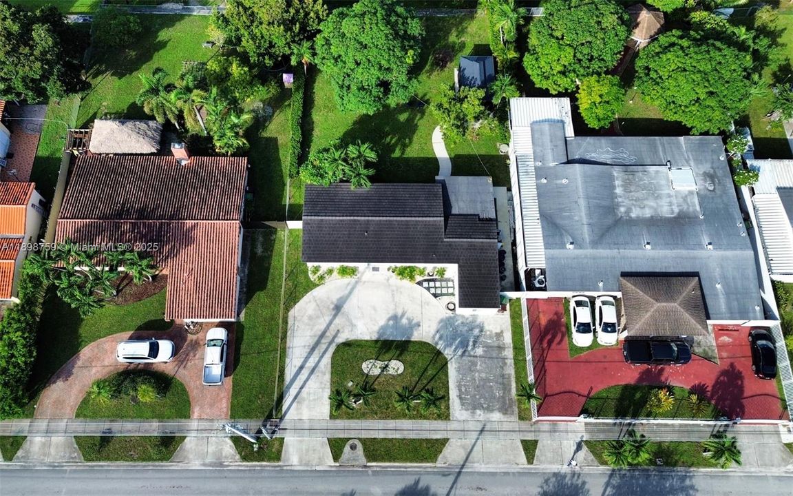 Active With Contract: $720,000 (3 beds, 2 baths, 1233 Square Feet)