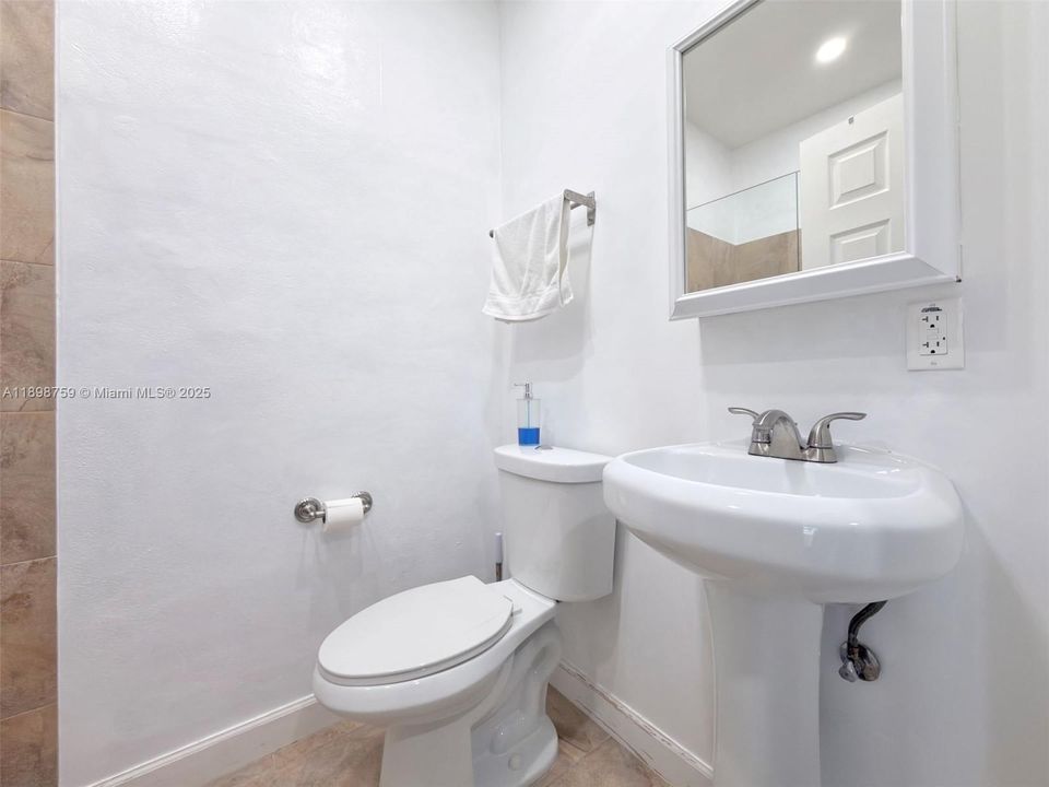 Active With Contract: $720,000 (3 beds, 2 baths, 1233 Square Feet)