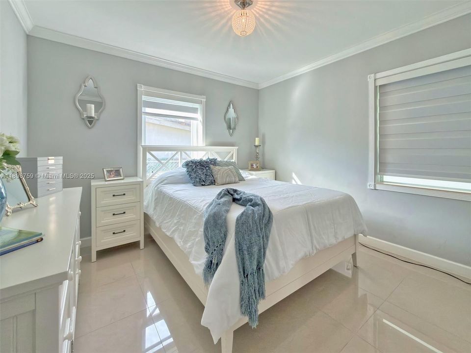 Active With Contract: $720,000 (3 beds, 2 baths, 1233 Square Feet)