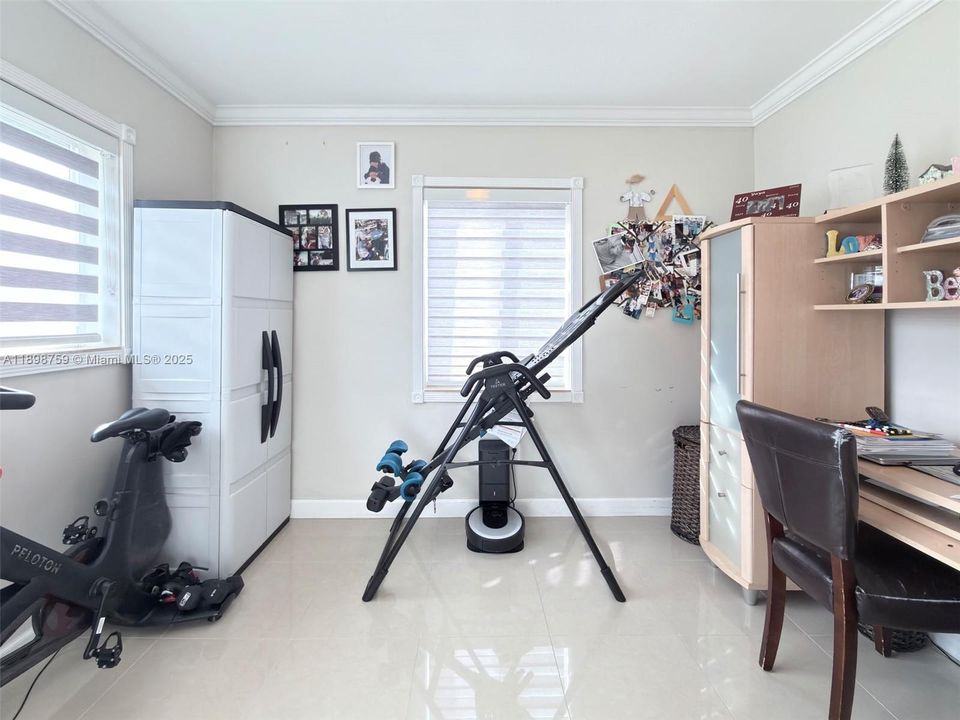 Active With Contract: $720,000 (3 beds, 2 baths, 1233 Square Feet)