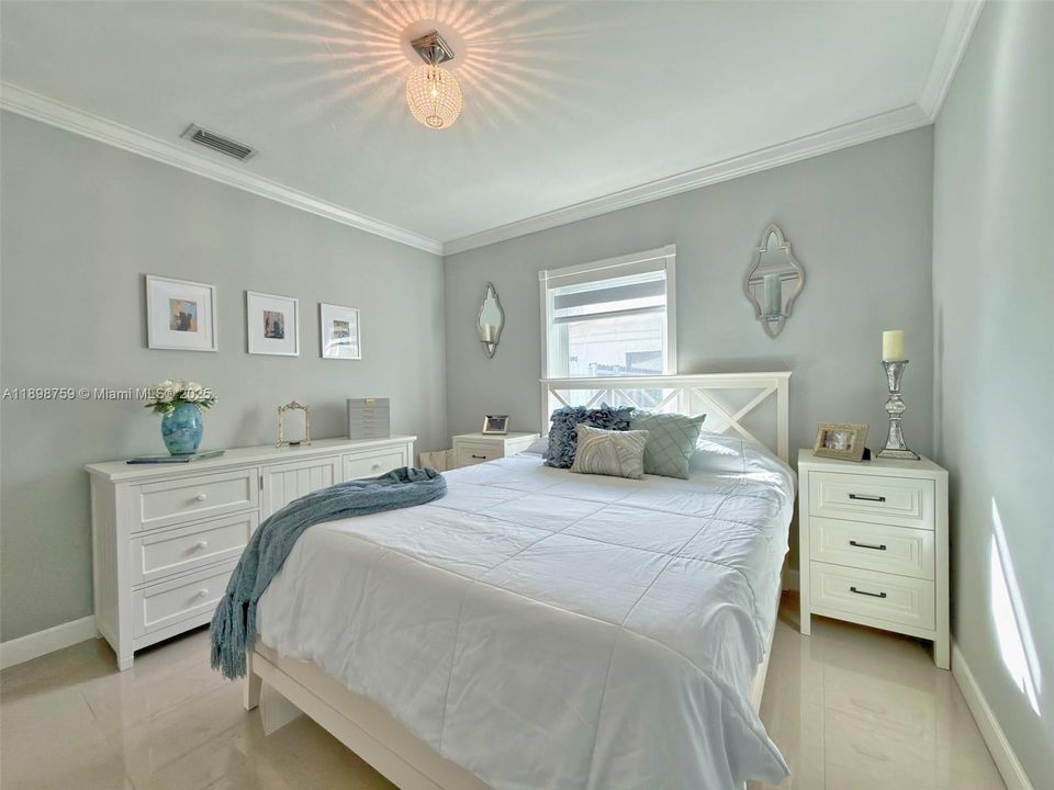 Active With Contract: $720,000 (3 beds, 2 baths, 1233 Square Feet)