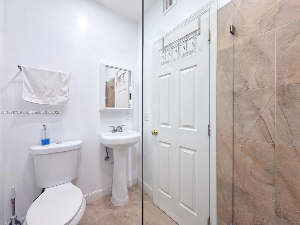 Active With Contract: $720,000 (3 beds, 2 baths, 1233 Square Feet)