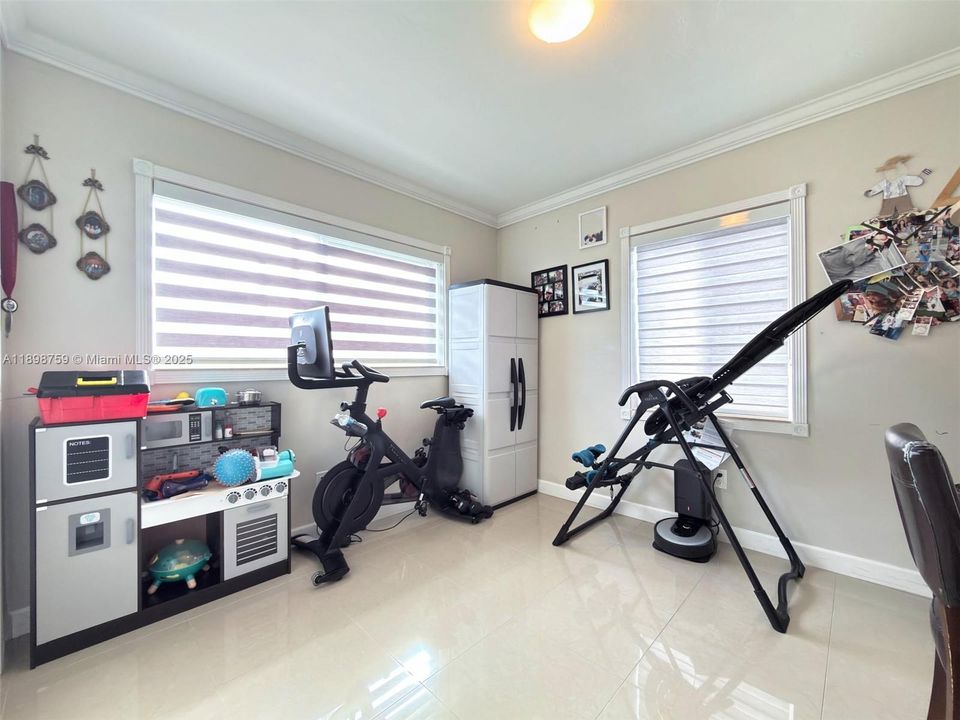 Active With Contract: $720,000 (3 beds, 2 baths, 1233 Square Feet)