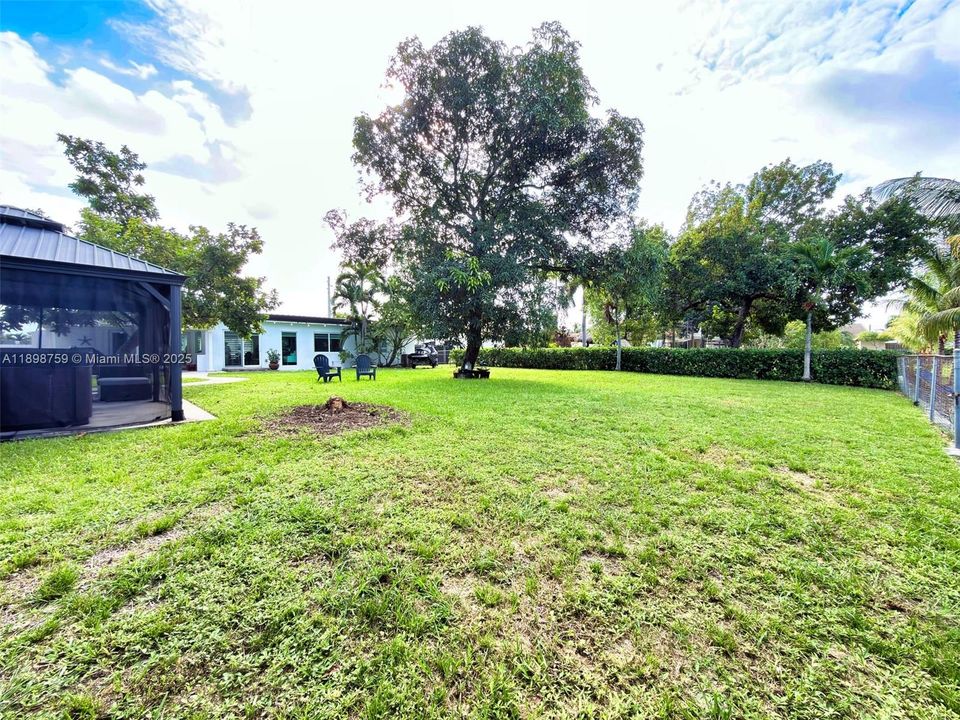 Active With Contract: $720,000 (3 beds, 2 baths, 1233 Square Feet)