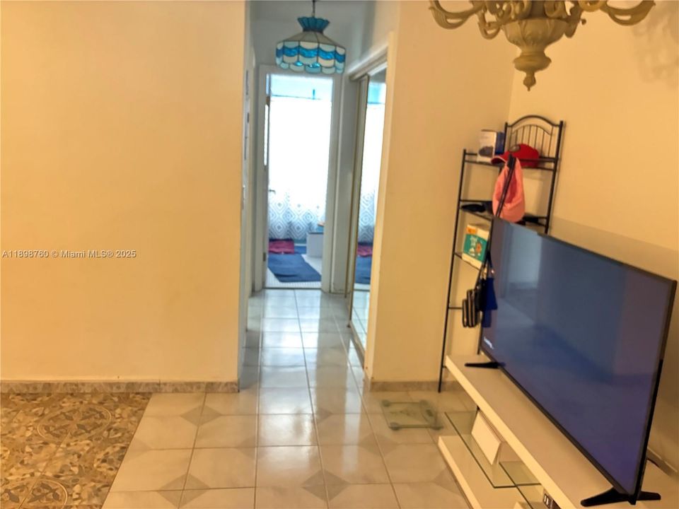 For Rent: $1,550 (1 beds, 1 baths, 650 Square Feet)