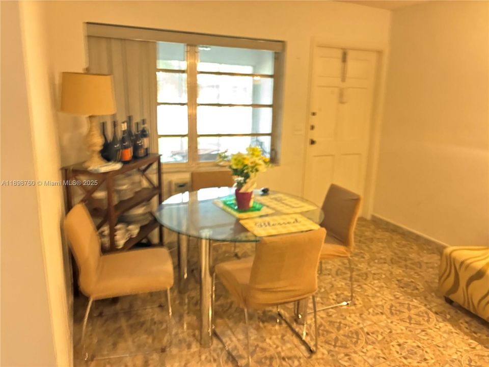 For Rent: $1,550 (1 beds, 1 baths, 650 Square Feet)