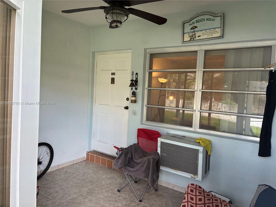 For Rent: $1,550 (1 beds, 1 baths, 650 Square Feet)