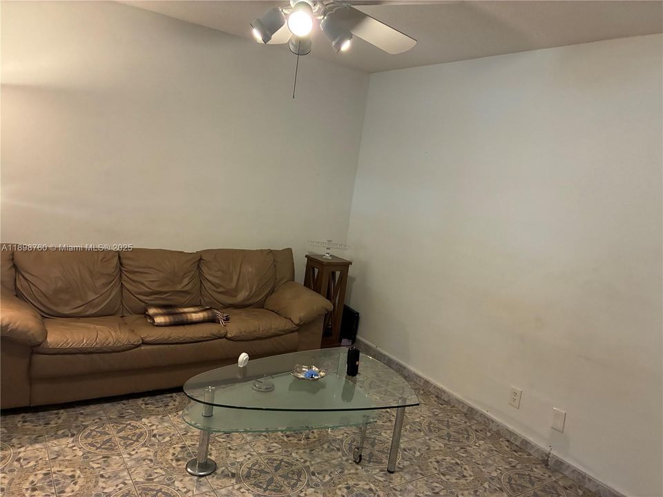 For Rent: $1,550 (1 beds, 1 baths, 650 Square Feet)