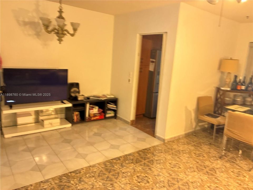 For Rent: $1,550 (1 beds, 1 baths, 650 Square Feet)