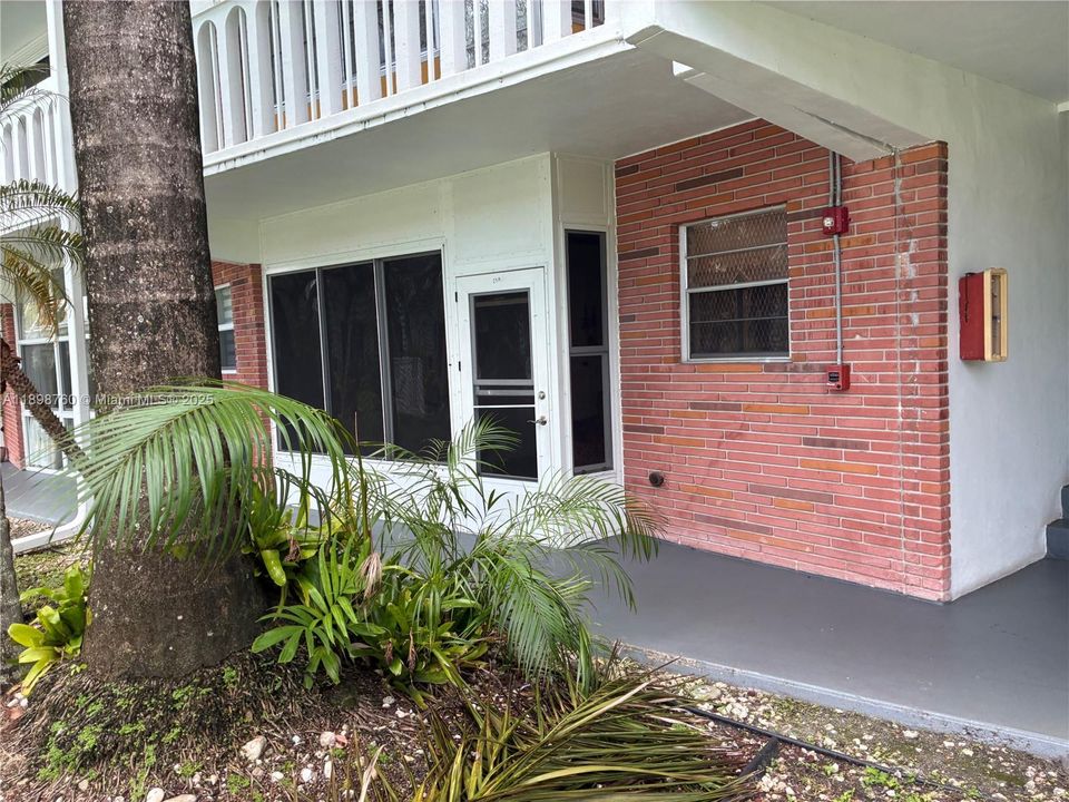 For Rent: $1,550 (1 beds, 1 baths, 650 Square Feet)