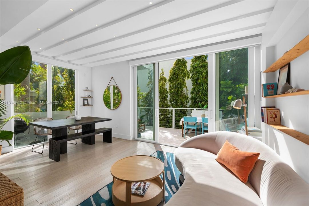 En Venta: $1,795,000 (4 camas, 3 baños, 2120 Pies cuadrados)