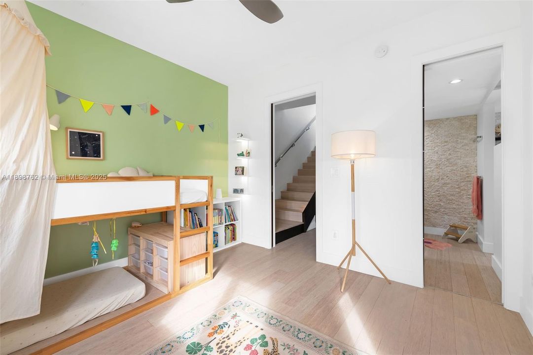 En Venta: $1,795,000 (4 camas, 3 baños, 2120 Pies cuadrados)