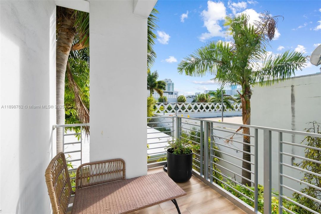 En Venta: $1,795,000 (4 camas, 3 baños, 2120 Pies cuadrados)