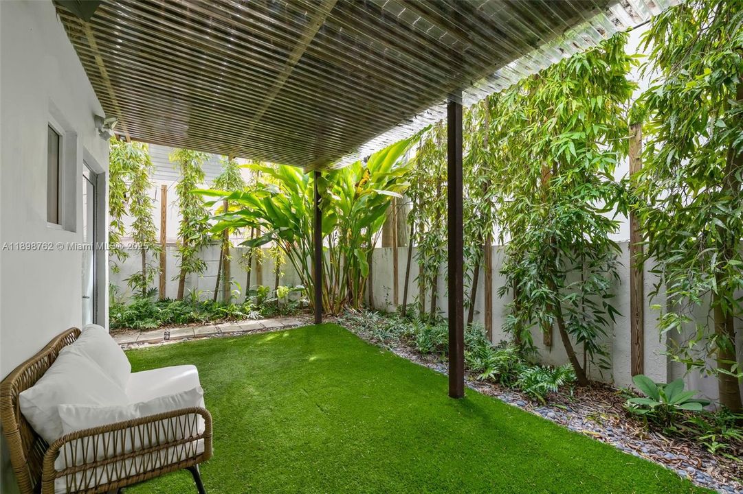 En Venta: $1,795,000 (4 camas, 3 baños, 2120 Pies cuadrados)