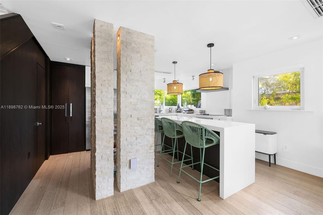 En Venta: $1,795,000 (4 camas, 3 baños, 2120 Pies cuadrados)