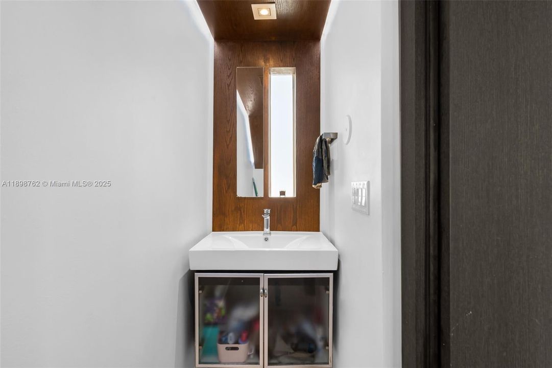 En Venta: $1,795,000 (4 camas, 3 baños, 2120 Pies cuadrados)