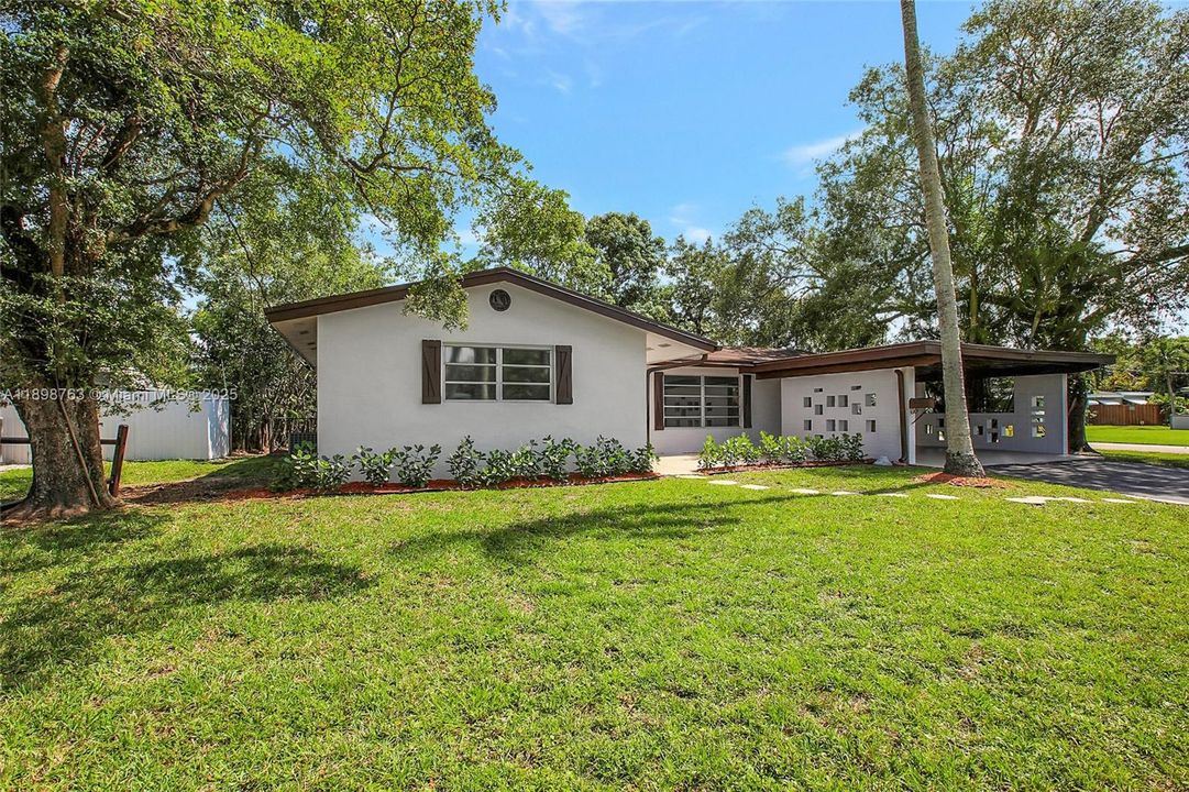 Recently Rented: $3,300 (3 beds, 2 baths, 1966 Square Feet)