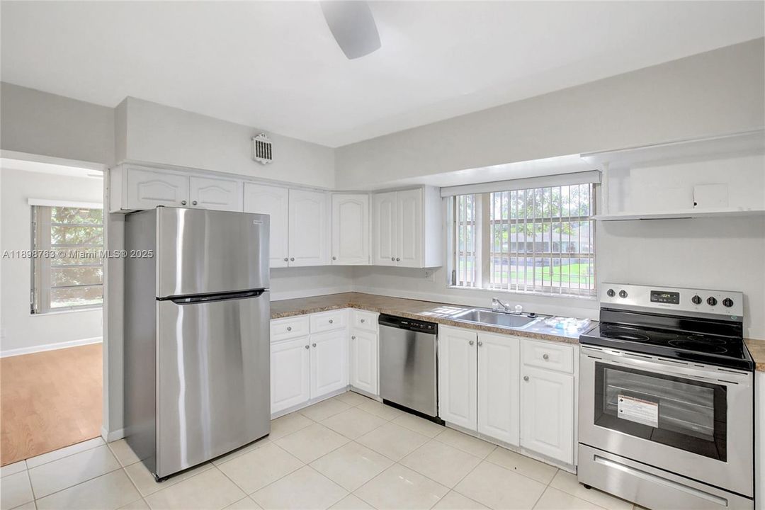 Recently Rented: $3,300 (3 beds, 2 baths, 1966 Square Feet)