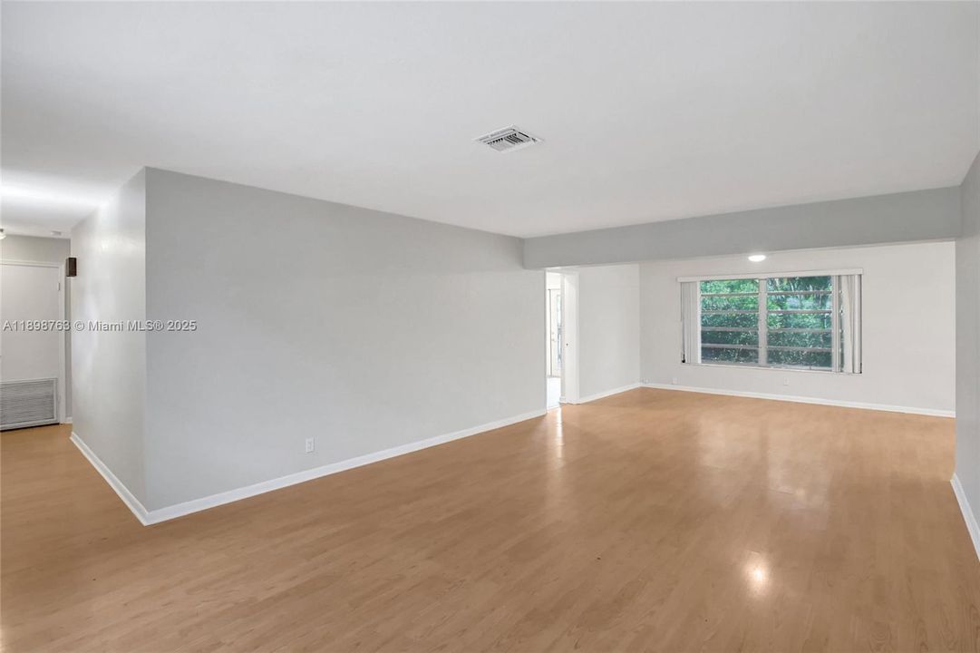 Recently Rented: $3,300 (3 beds, 2 baths, 1966 Square Feet)